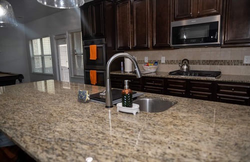 Fairburn House | Tranquility with comfort in mind. W Fire-pit & pool table. Proximity to airport