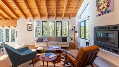 Olympic Valley House | Trapper by AvantStay A Interior Design w Sauna