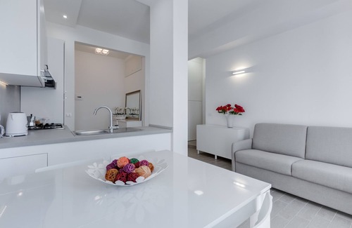 Quartiere XI Portuense Apartment | Trastevere White Apartment