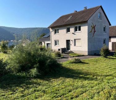 Freudenberg Apartment | Traumhafte 3 Zimmer Ferienwohnung mit Balkon