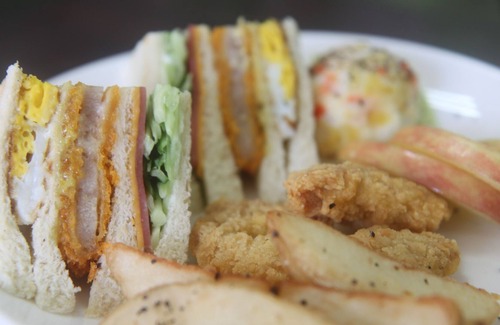 West District Hotel | Travel Art Inn