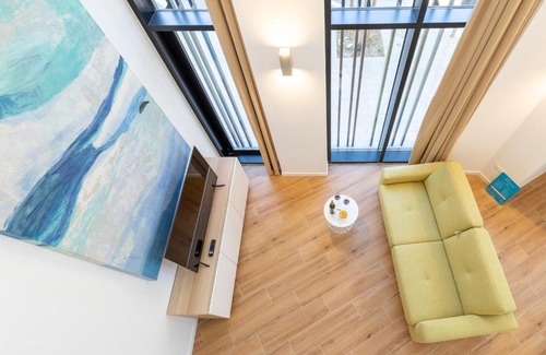 Penya-roja Apartment | Travel Habitat Alameda Suites.
