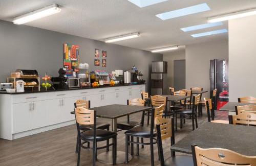 Leduc Hotel | Travelodge by Wyndham Edmonton Airport