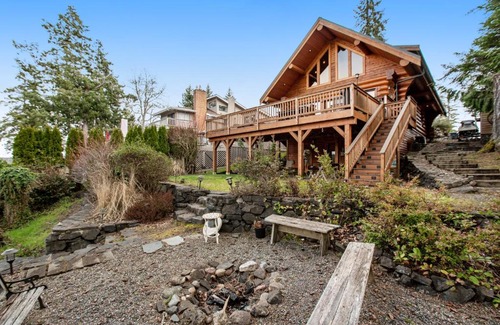 Allyn-Grapeview House | Treasure Island Retreat