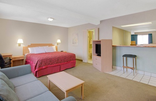 Northeast Heights Hotel | Tree Inn & Suites Albuquerque.