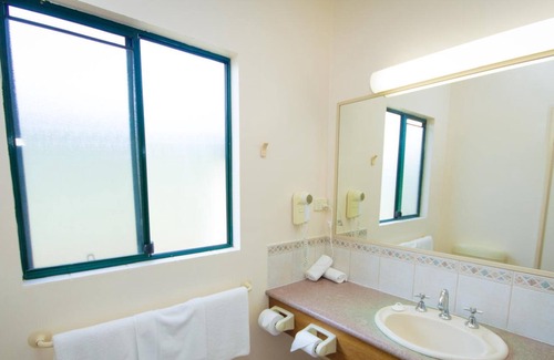 Walpole Hotel | Tree Top Walk Motel