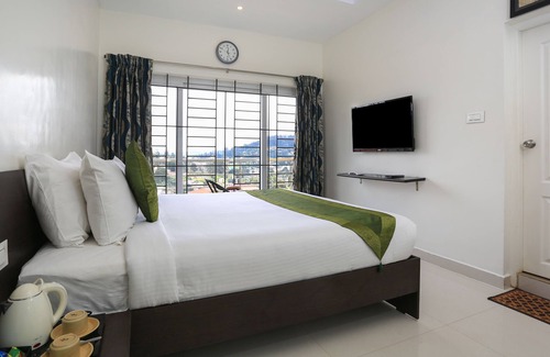 Ooty Hotel | Treebo Light House, 900 Mtrs From Botanical Garden