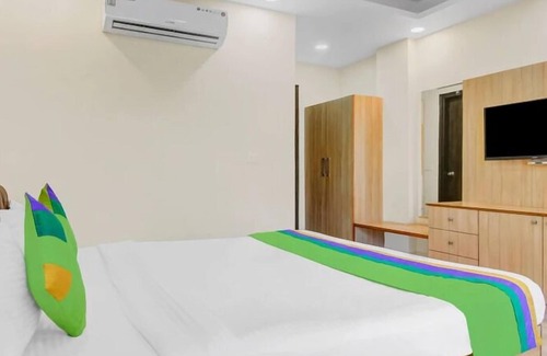 IMT Manesar Hotel | Treebo Sai Village Suites