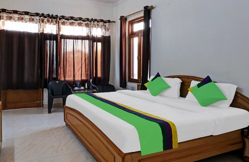 Bhagtpura Hotel | Treebo Trend Sapphire Inn