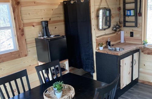 Fletcher Cabin | Treehouse and Hot Tub on 10acres - Pet Friendly!