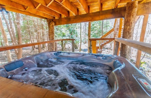 Farmington Cabin | Treehouse at Fernstone | 1BR,1BA, Hot Tub, Secluded
