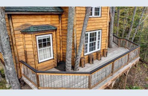 Stoneham House | Treehouse in Maine woods- The Grand Oak