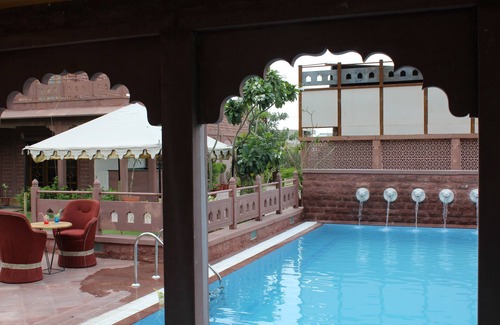 Barli Hotel | TreeHouse Rajbagh