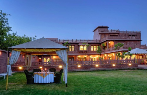 Barli Hotel | TreeHouse Rajbagh