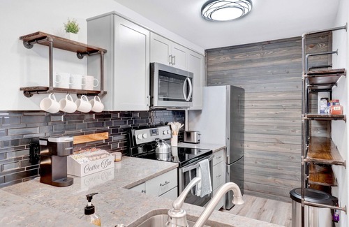 Grogan's Mill House | Treehouse style 2 Bed 2 Bath townhome w/EV Charger, Low Cleaning Fees
