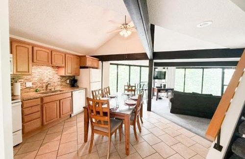 Rocky Mount House | Treehouse Treetop Village58-3bed3bapools-8pp