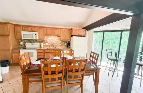 Rocky Mount House | Treehouse Treetop Village58-3bed3bapools-8pp