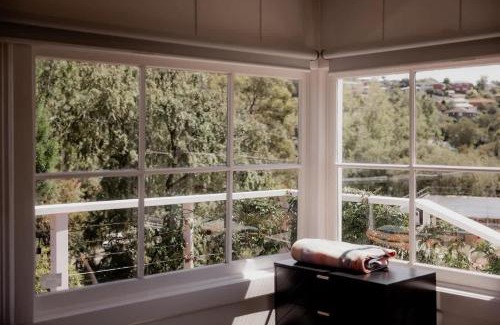 Lenah Valley House | Treelined retreat Lenah Valley