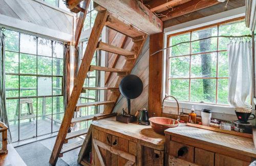 Flintstone Ski Chalet | Treetop Hideaways: Luna Loft Treehouse