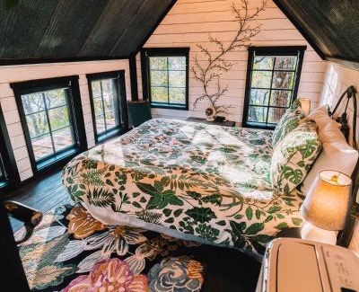 Chattanooga Ski Chalet | Treetop Hideaways: Wood Lily Treehouse in Chattanooga