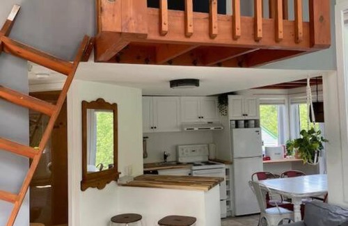 Mont-Tremblant Pedestrian Village Apartment | Tremblant Village Retreat!Steps to hill & trails
