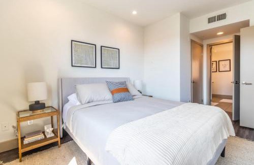 Wilshire Montana Apartment | Trendy 2BD 2BTH Apt steps from Downtown Santa Monica!