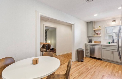 Turner Park House | Trendy In Tulsa|KS Bed|Near Expo/Downtown/TU