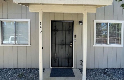 Coalinga Apartment | Trendy Ivy 2-bedroom Apartment near DT Coalinga