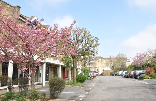 Shacklewell Apartment | Trendy Loft in Dalston with Parking,130 qm, 3 bedrooms, 6 Guests, Wifi