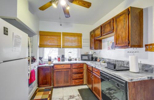 Cleveland Heights Apartment | Trendy South Euclid Apt - 5 Mi to Cleveland Clinic