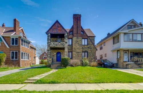 Cleveland Heights Apartment | Trendy South Euclid Apt - 5 Mi to Cleveland Clinic