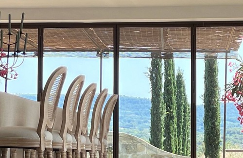 Apt House | Triangle dor du Luberon