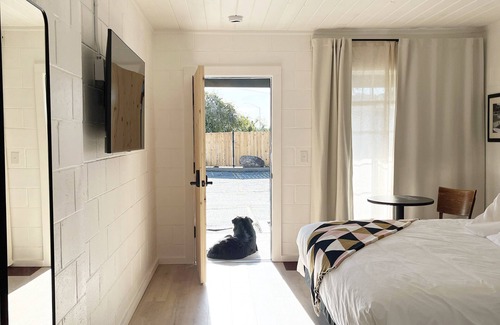Red Bluff Hotel | Triangle Motel