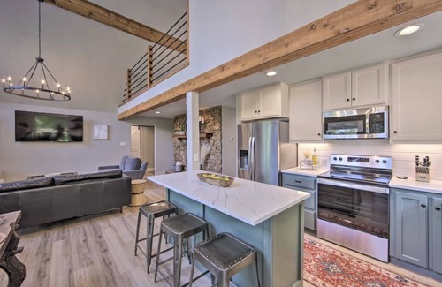 Henderson County House | Trinity River Cabin, 20 Acres, Stocked Fishing Pond, Views of the Trinity River.