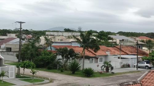 Guaratuba House | Triplex Confortável em Guaratuba-15 people
