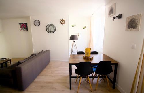 Cherbourg-en-Cotentin Apartment | Triplex Lumineux à Cherbourg, hyper centre, 2 pas du Port & Vie Nocturne, Intendance Luxury Host