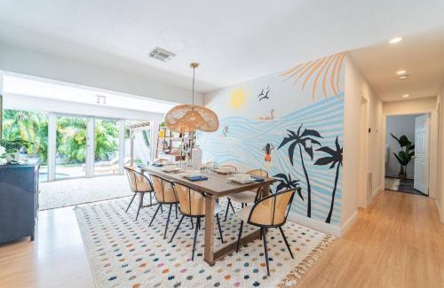 Garden Isles House | Tropical 4Bd Villa w Pool, Games & BBQ by Beach