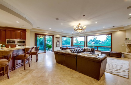 Muirlands House | Tropical 5BR La Jolla Retreat by NamaStay