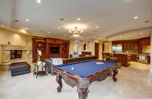 Muirlands House | Tropical 5BR La Jolla Retreat by NamaStay