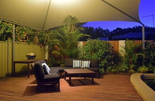 Holloways Beach House | Tropical Beachside Home - Pool, Wifi