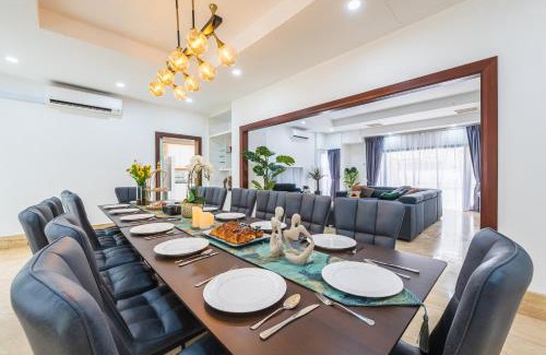 Malaysian Police Training Centre Villa | Tropical Bliss Luxe 5BR 30Pax Private Pool Villa KL by Verano