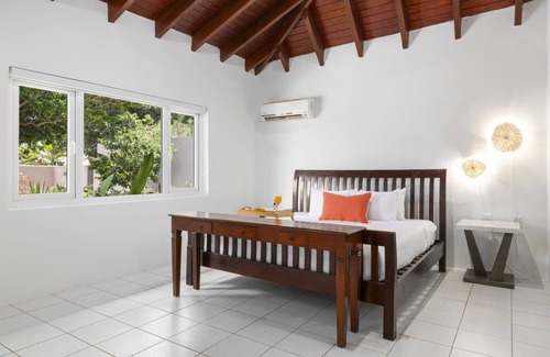 Moko Villa | Tropical Escape 4BR Villa Pool BBQ Near Palm Beach