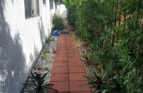Central Oakland Park Apartment | Tropical Hideaway!