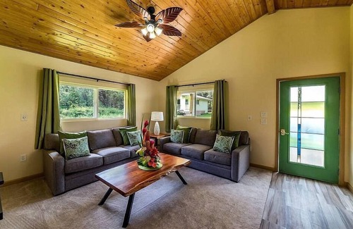 Mountain View House | Tropical Island Paradise - Leialoha Cottage