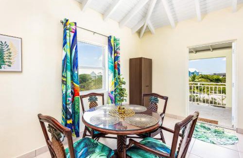 Ocean Point House | Tropical Jungle Oasis with Lagoon Views, Good WiFi