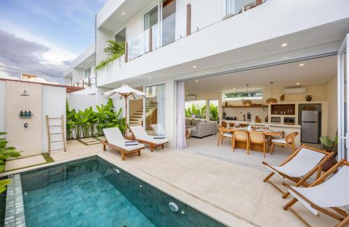 Munggu Villa | Tropical Luxe Villa - Walk to Beach & Ricefield View