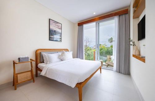 Munggu Villa | Tropical Luxe Villa - Walk to Beach & Ricefield View