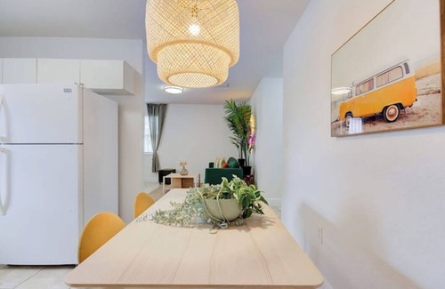 The Roads Apartment | Tropical Oasis-beach 15mint away