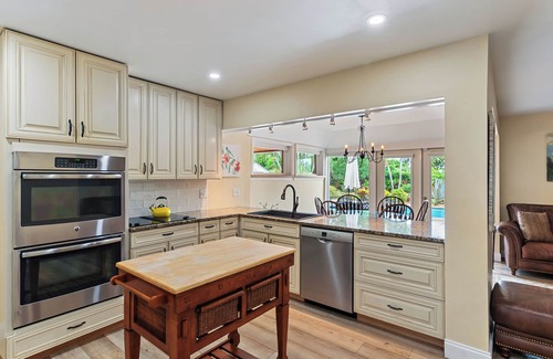 Wellington House | Tropical Oasis ~ Game Room Oct 25 ~ Stunning Gardens ~ Heated 32' Saltwater Pool