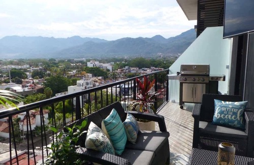 Diaz Ordaz Condo | Tropical Oasis ★ Penthouse ★ Stocked Kitchen